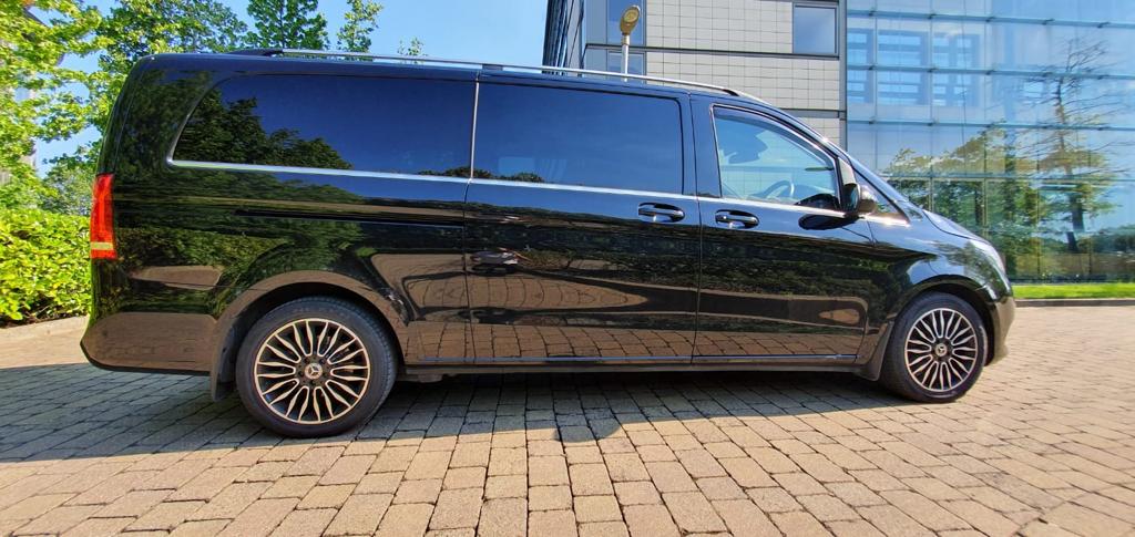 event chauffeurs- V Class Mercedes